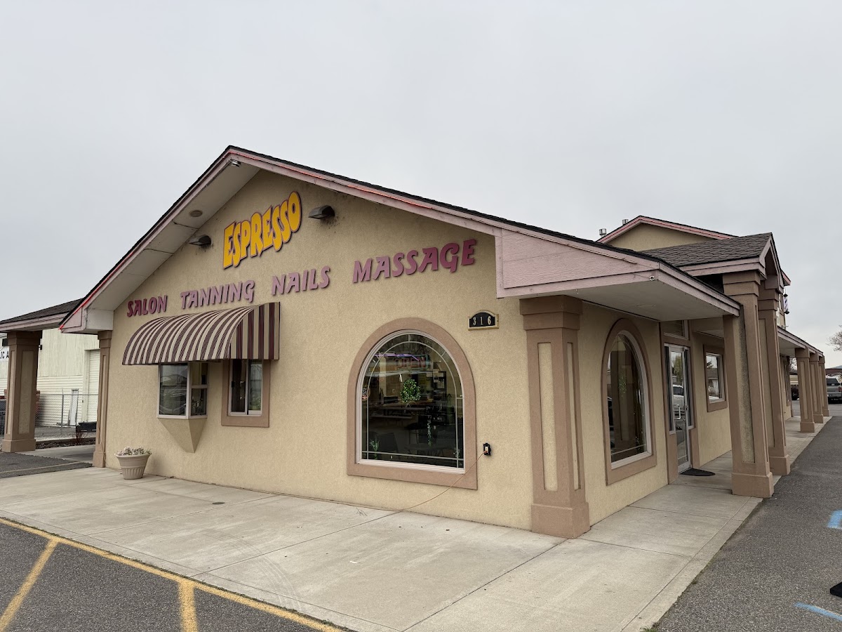 Tease-N-Tan Salon & Espresso storefront on N 20th Ave in Pasco